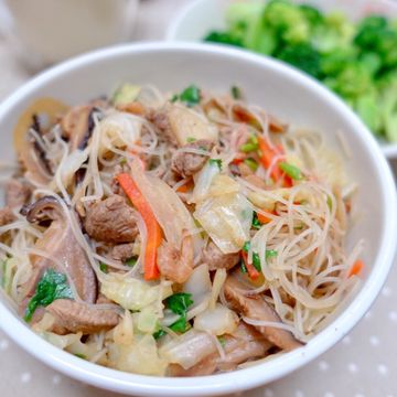 Dolly Chen一起做了古早味炒米粉