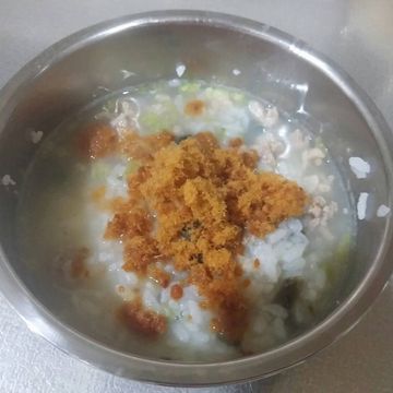 芯慧的簡單料理💕一起做了夜市美食─5分鐘上菜─簡易皮蛋瘦肉粥