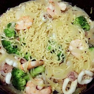 J一起做了韭香冰卷炒麵