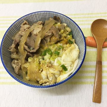 阿真的手路菜一起做了【小電鍋】台式。洋蔥豬肉蓋飯