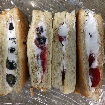 鮮奶油水果三明治：Angie 一起做