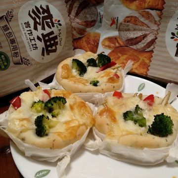Ling 一起做了時蔬佛卡夏【麥典實作工坊麵包專用粉】