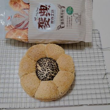 iris一起做了電子鍋麵包三部曲-芝麻堡堡【麥典】