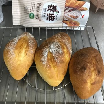 企鵝好愛煮一起做了甜蒜法國麵包【麥典實作工坊麵包專用粉】