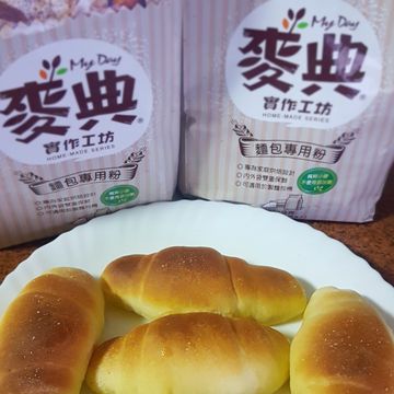 杜mom練功房一起做了鹽可頌－原味【麥典實作工坊麵包專用粉】