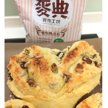 小妹子一起做了椰子奶酥麵包【麥典實作工坊麵包專用粉】