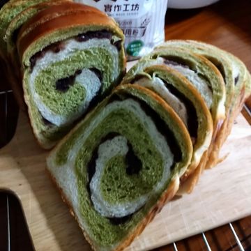 小火鍋一起做了雙色抹茶吐司【麥典實作工坊麵包專用粉】
