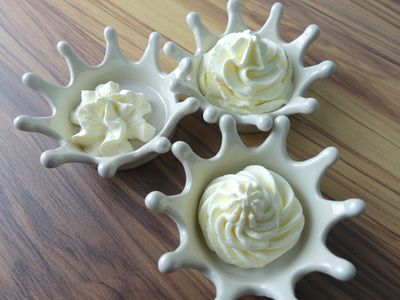 參考食譜 : 影音示範 如何打發鮮奶油 香醍鮮奶油