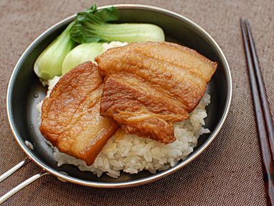 參考食譜 : 【五香控肉飯】炒糖上色一鍋搞定