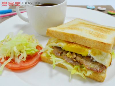參考食譜 : 【樂客來】早午餐之～里肌豬肉蛋吐司