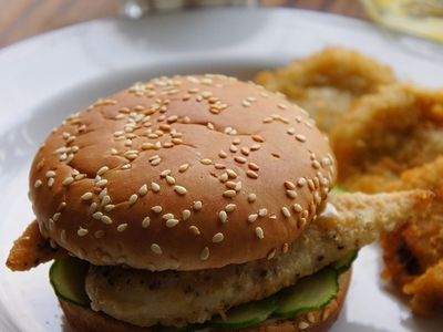 VIVI 嫩煎香草雞柳條漢堡-蜂蜜芥末醬