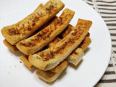 吐司邊變身//香料橄欖油酥條