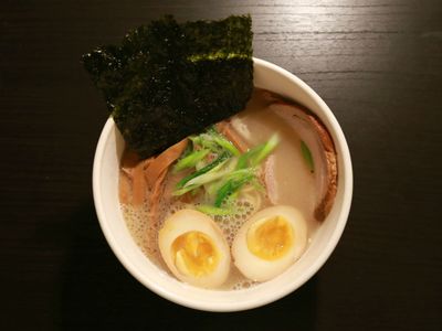 參考食譜 : 日式豚骨拉麵