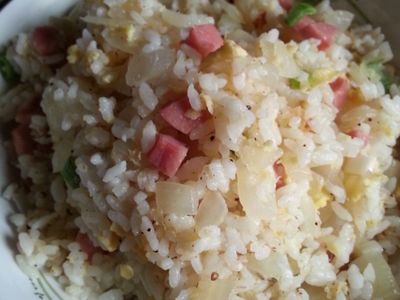 參考食譜 : 洋蔥火腿蛋炒飯