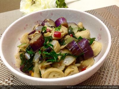 參考食譜 : 茄子炒麵腸
