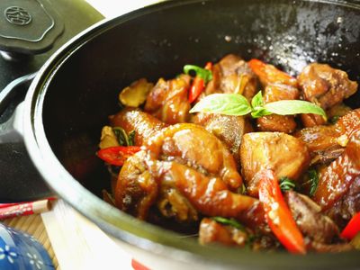 參考食譜 : 原汁原味三杯雞【大古鐵器-健康好鍋】