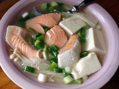 參考食譜 : 鮭魚味噌湯