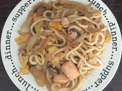 簡易午餐系列之鮭魚炒烏冬