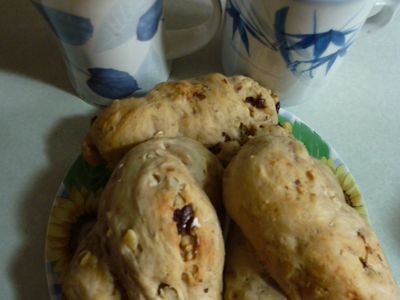 參考食譜 : 以一應萬變之百變麵糰~葡萄乾堅果麵包