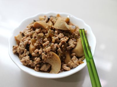 參考食譜 : 杏鮑菇瓜仔肉燥