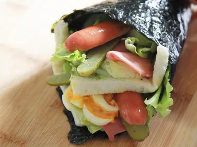 溏心蛋熱狗手捲_小七食堂