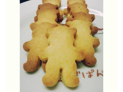 參考食譜 : 新手不敗~牛油曲奇  [三種材料]