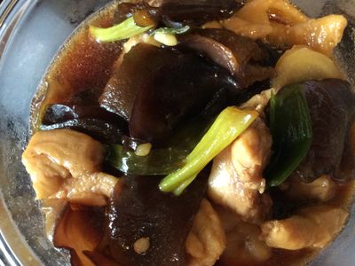 參考食譜 : 木耳炒雞丁