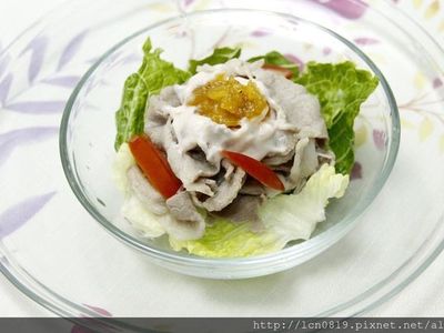 參考食譜 : 蜜鳯梨優格涼拌豬肉片