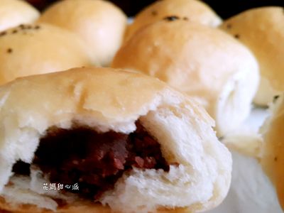 牛奶紅豆小餐包