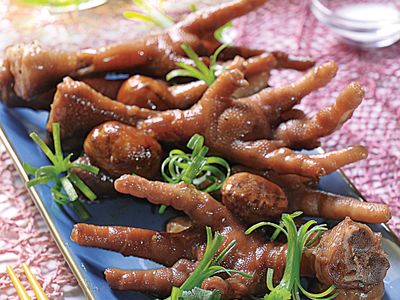 參考食譜 : 甜栗雞腳煲