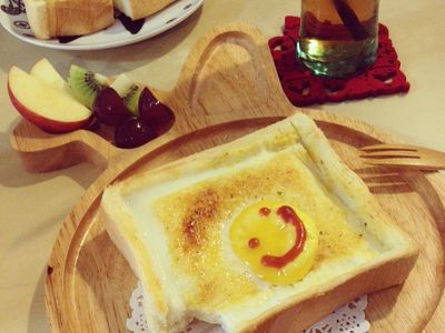 參考食譜 : 【小李子❤料理食堂】充滿陽光的太陽蛋厚片