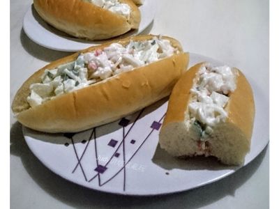 馬鈴薯蟹肉黃瓜沙拉麵包