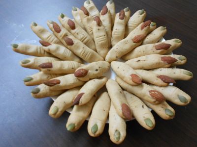 參考食譜 : 萬聖節巫婆手指餅乾
