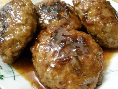 參考食譜 : 人妻秒殺食譜 日式漢堡排