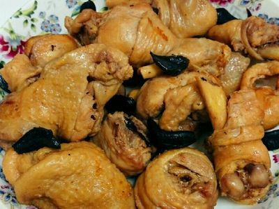 參考食譜 : 黑蒜♥香滷棒腿丁