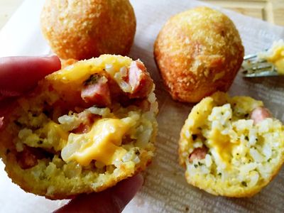 參考食譜 : 起司炸飯糰 (剩飯大翻身)