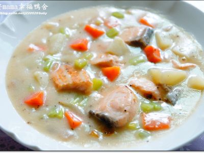參考食譜 : 巧達鮭魚湯～～好侍北海道白醬料理