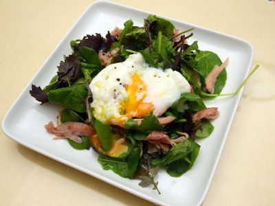 溫泉蛋燻雞Baby Leaf沙拉│玉美