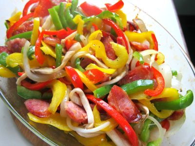 參考食譜 : 【隨意做】香腸三色椒