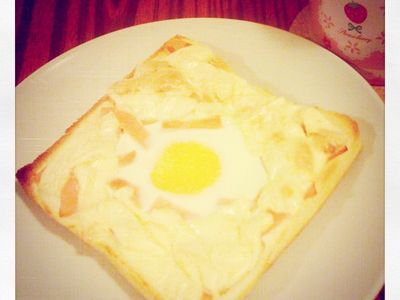參考食譜 : 【超簡單】雞蛋火腿起司土司