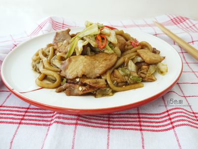 參考食譜 : 豬里肌高麗菜炒烏龍麵