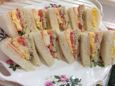 參考食譜 : 蕃茄鮪魚火腿蛋沙拉三明治