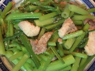 參考食譜 : 鮮味芹菜炒鯊魚