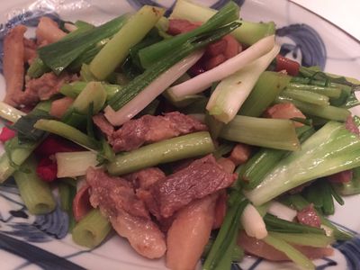 很多蔥的客家小炒