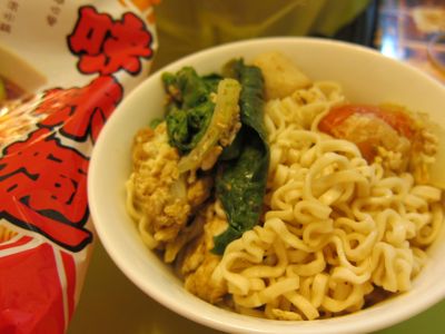 丸子炒泡麵【記憶中的味味麵】