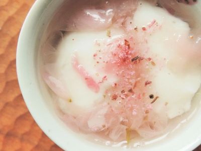 【Tomiz小食堂】櫻香牛奶蕨餅