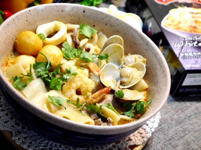 參考食譜 : 魚蛋海鮮沙叻麵【全聯快炒包料理】