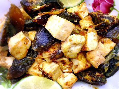 參考食譜 : 椒 鹽 皮 蛋 豆 腐