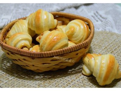 參考食譜 : 肉鬆小牛角