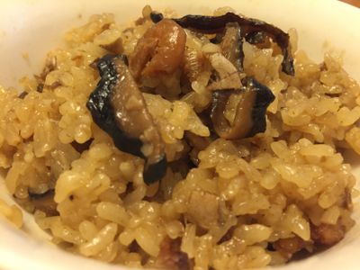 參考食譜 : 電子鍋油飯免泡水